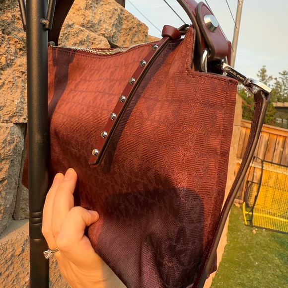 Michael Kors 2way carry crossbody burgandy w/ sparkle bag, silver hardware NWOT - Picture 12 of 16